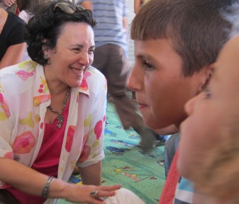 Leila Zerrougui talks to children at Zaatari camp in Jordan. Copyrights: Stephanie Tremblay/ OSRSG-CAAC